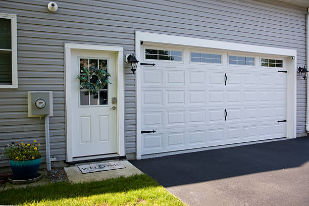24/7 Emergency Garage Door Panel Replacement experts in Lakewood Park, FL
